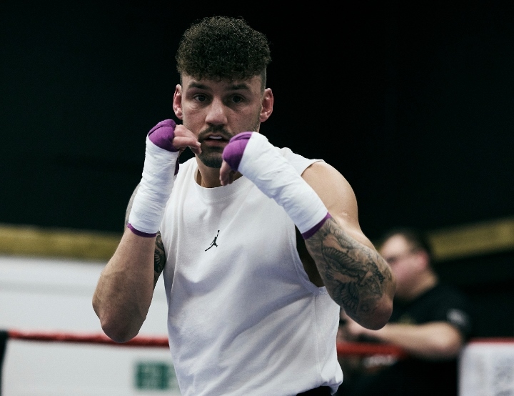 Photos Leigh Wood Putting in Work For Mauricio Lara Showdown Boxing News